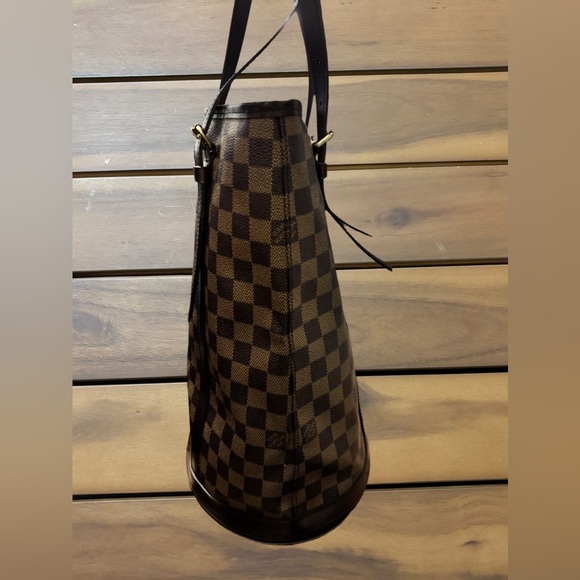 Louis Vuitton Vintage Damier Ebene Bucket

Measured at 13.25' length, 14", 8.25" - Picture 2 of 8
